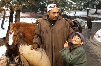 Rahul Bose, Purav Bhandare in a still from the movie Tahaan 