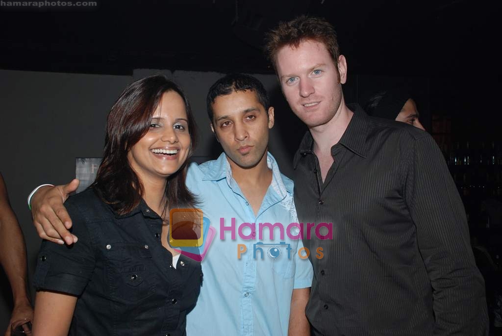 Nisha Harale, Ishq Bector, Alex at F1 Kingfisher screening in Poison on 7th September 2008 