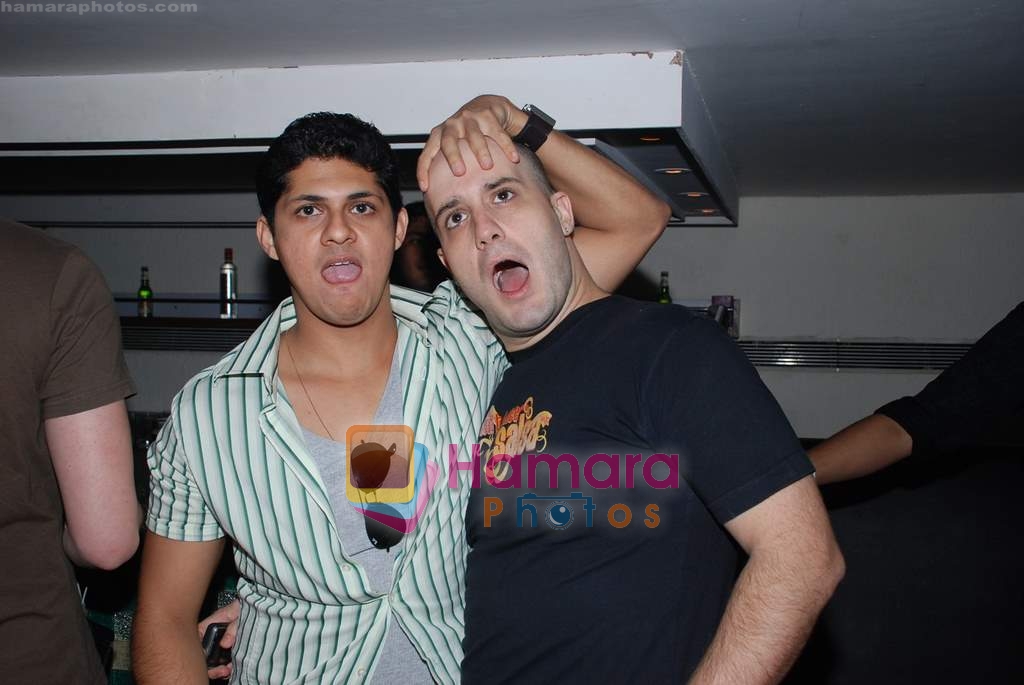 Vishal Malhotra, Vivek at F1 Kingfisher screening in Poison on 7th September 2008 