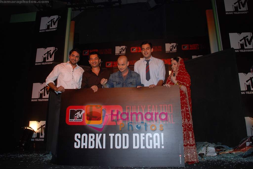Cyrus Sahukar, Ayushmann Khurana and Shambhavi Sharma at the MTV Fully Faltoo Film Festival in Mumbai on 9th September 2008 
