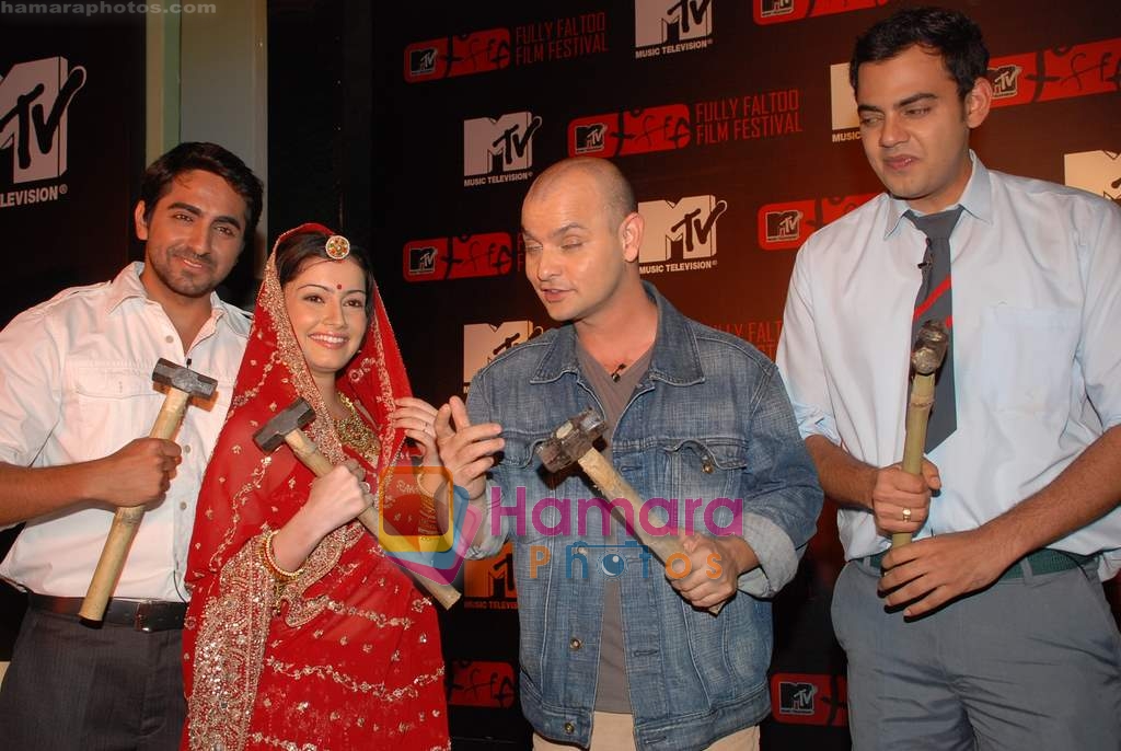 Cyrus Sahukar, Ayushmann Khurana and Shambhavi Sharma at the MTV Fully Faltoo Film Festival in Mumbai on 9th September 2008 