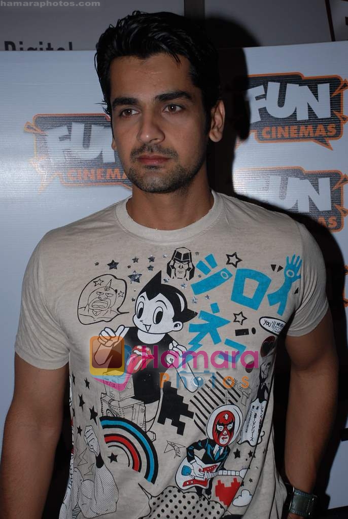 Arjan Bajwa at the premiere of 3 d movies Journey to the centre of earth in Fun Republic on 11th September 2008 