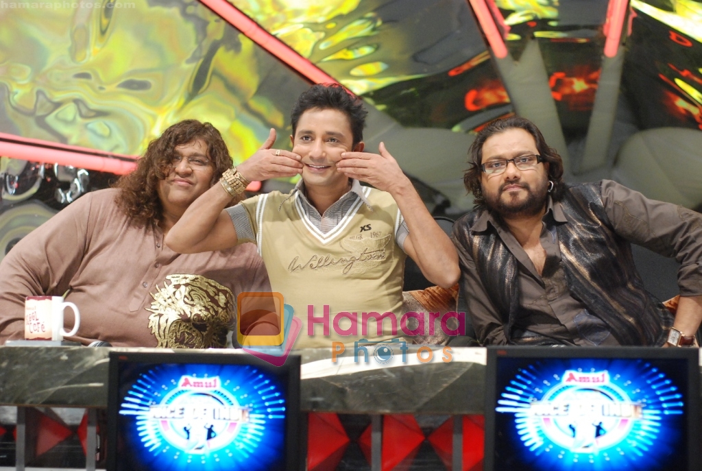 Monty Sharma, Sukhwinder Singh, Ismail Darbar at Amul Star Voice of India Mega music League on Star Plus