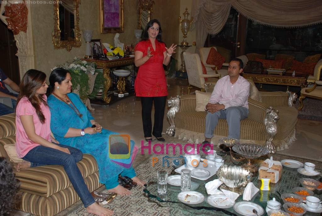 Kiran Bawa, Shamita Shetty with her mom at the Blessing Ceremony in Kiran Bawa's residence on 12th September 2008 