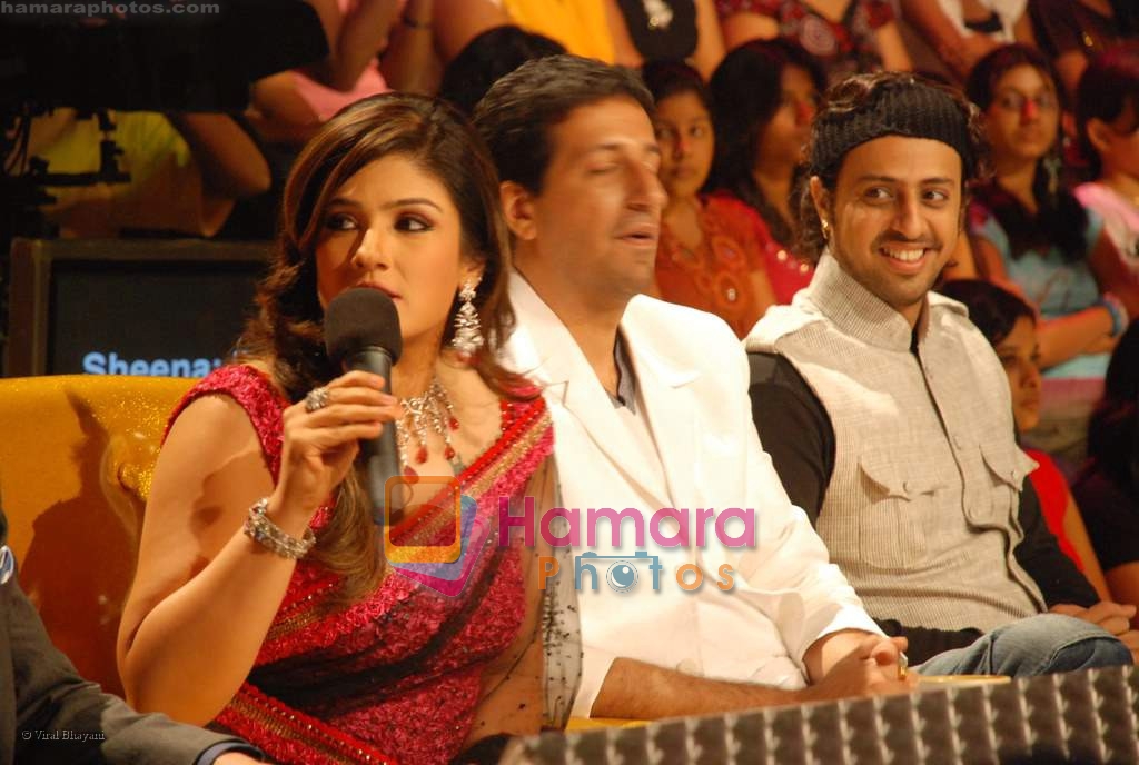 Raveena Tandon, Sulaiman and Salim Merchant on the sets of Chak De Bachche in Kanjurmarg on 15th September 2008 