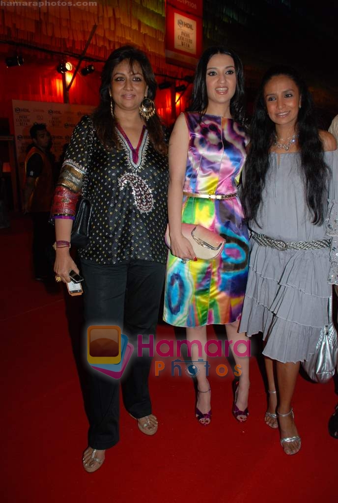 Moon Moon Sen, Suchitra Pillai at Ashish Sonis Show at HDIL Couture Week on 17th September 2008 