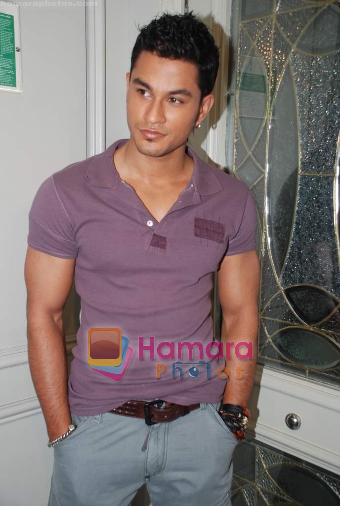 Kunal Khemu at the Film 99 on Location in Hotel Le Merridean on 17th September 2008 