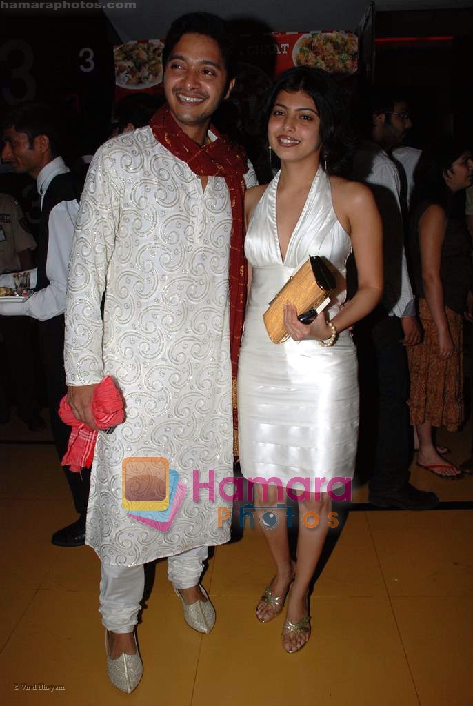 shreyas talpade with wife at the premiere of Welcome to Sajjanpur in Cinemax on 18th September 2008