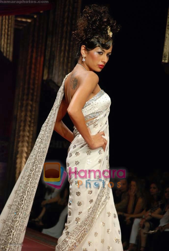 at Manav Gangwani show at HDIL Coutoure week on 18th September 2008 