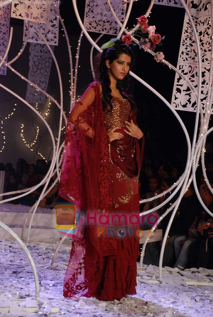 Model walk the ramp for Suneet Varma's Fall-Winter Couture Collection for Couture Week 2008 in Grand Hyatt on 18th September 2008 ~0