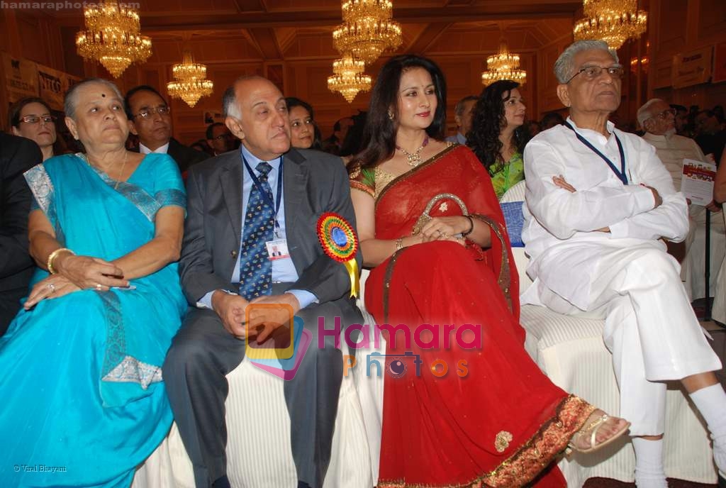 Poonam Dhillon at Prestigious Silver Jubilee Global Awards Function 2008 in Mumbai on 19 September 2008 