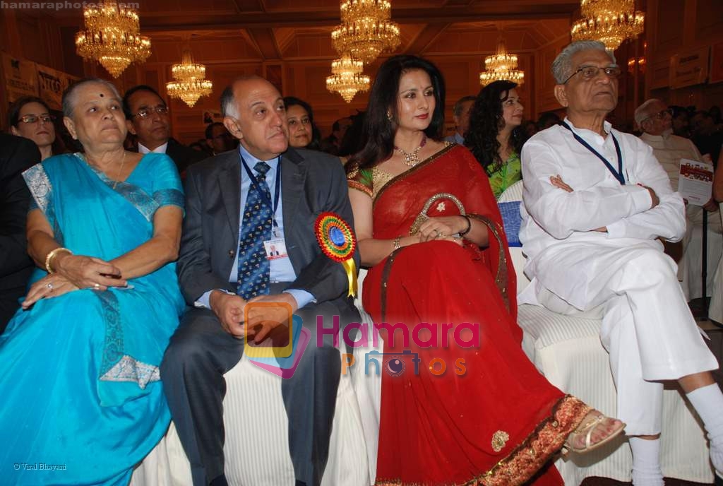 Poonam Dhillon at Prestigious Silver Jubilee Global Awards Function 2008 in Mumbai on 19 September 2008 