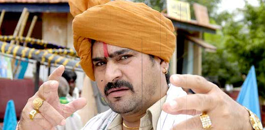 Yashpal Sharma in Still from movie  Welcome to Sajjanpur 