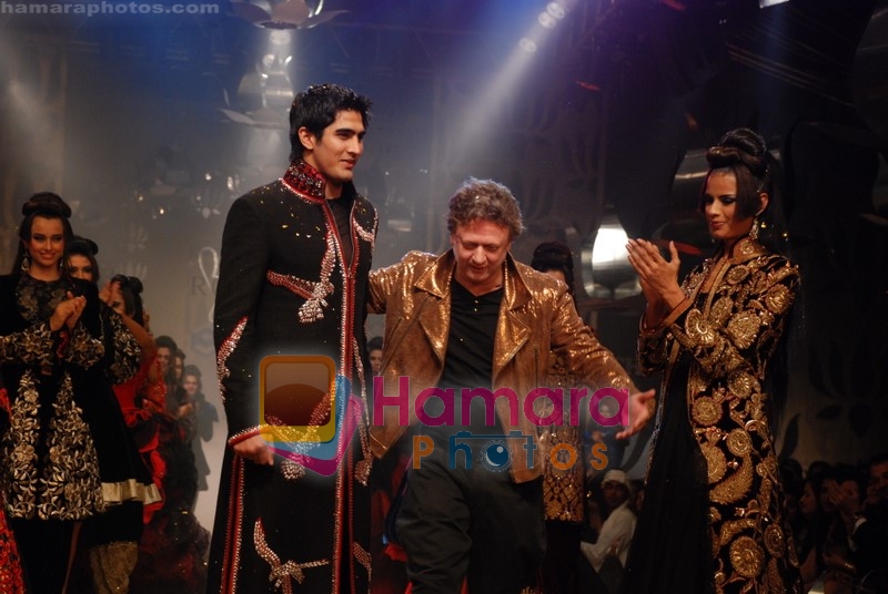 Rohit Bal at  Rohit Bal Show at HDIL Couture Week on 22nd September 2008 