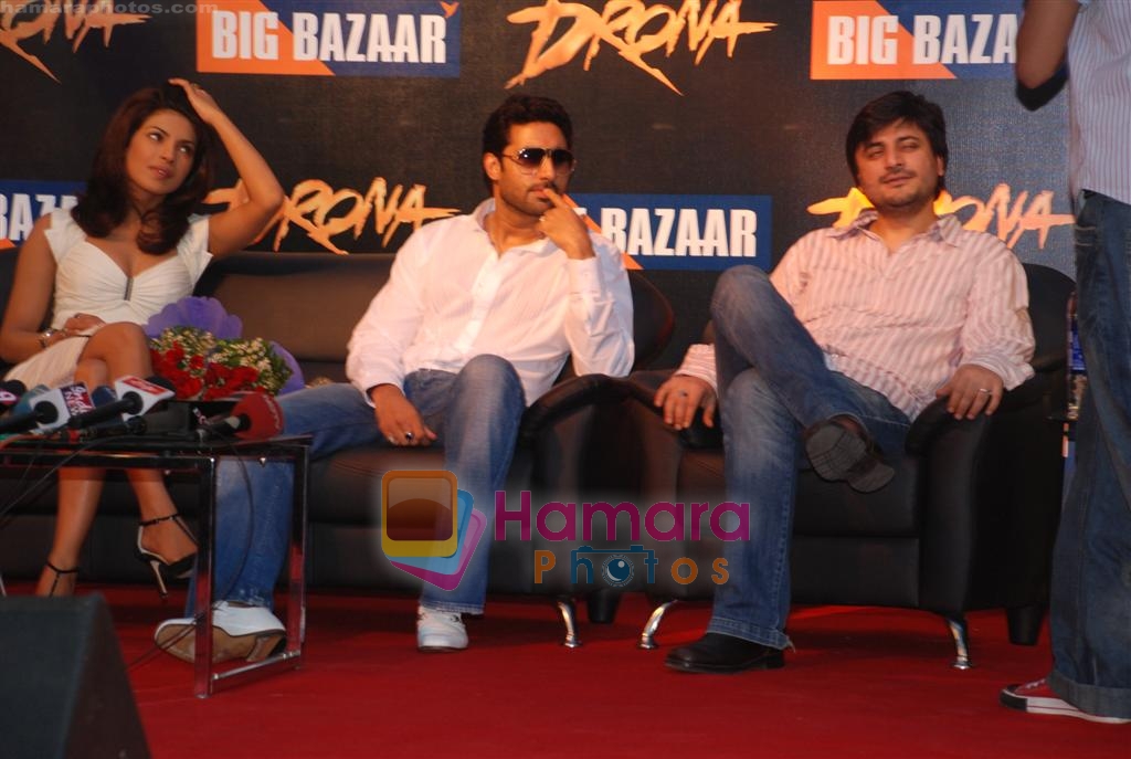Priyanka Chopra, Abhishek Bachchan, Goldie Behl at the promotion of Drona in  Phoenix Mills Big Bazaar on 30th September 2008 