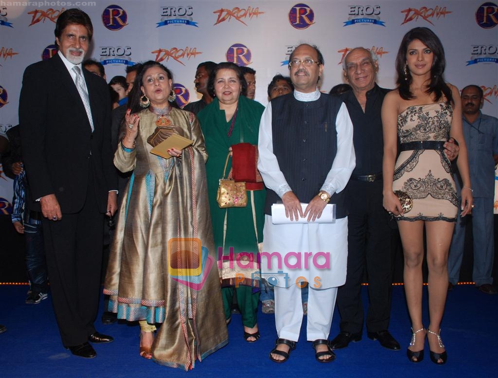 Amitabh Bachchan, Amar Singh, Jaya Bachchan, Yash Chopra, Priyanka Chopra at Drona Premiere on 1st october 2008 