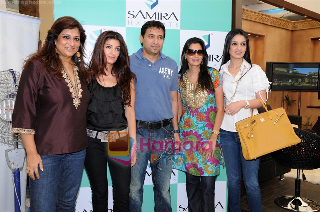 Moon Moon Sen, Twinkle Khanna, Mana Shetty at Araaish an aid to Save the Children India Foundation Event in Blue Sea, Worli Seaface on 1st october 2008 