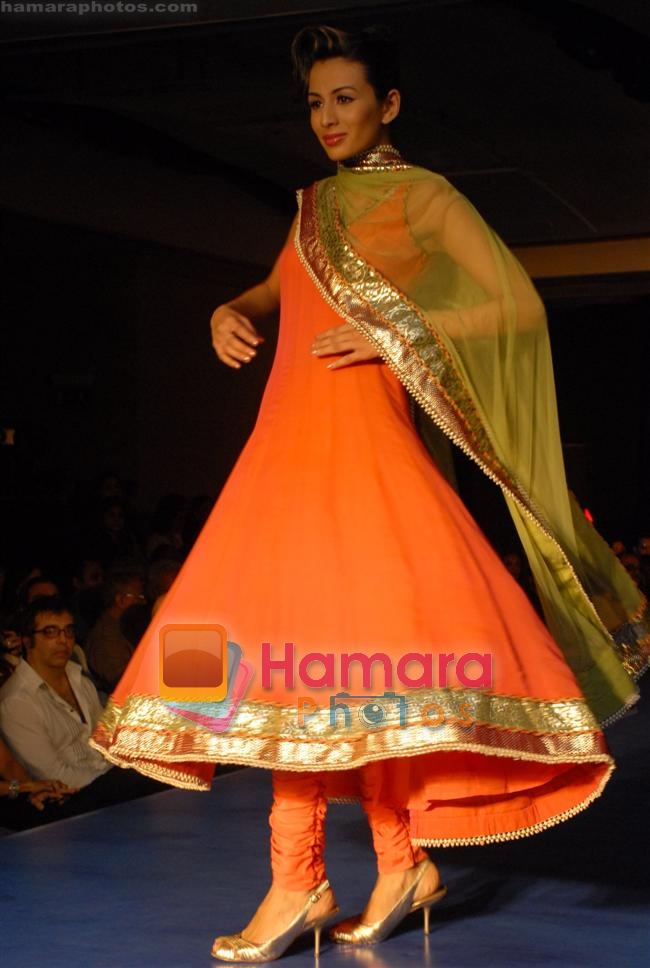 Pia Trivedi at the unveiling of Maheka Mirpuris collection Passione in Hotel Taj President on 3rd october 2008 