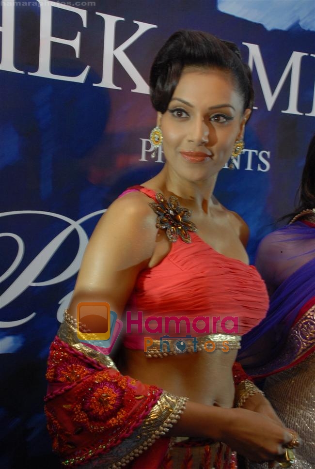 Bipasha Basu at the unveiling of Maheka Mirpuris collection Passione in Hotel Taj President on 3rd october 2008 