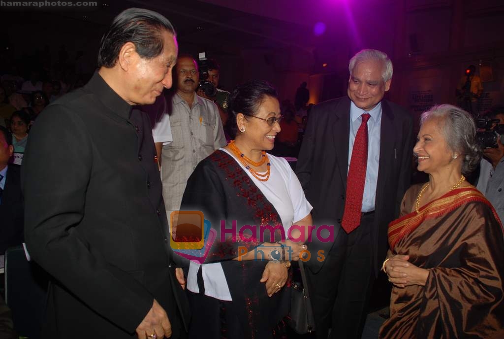 Waheeda Rehman at Tina Ambani's Harmony Awards in Ravindra Natya Mandir on 8th october 2008 