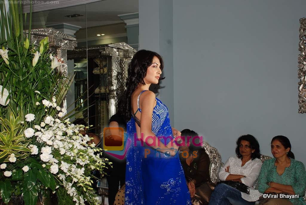 at Adarsh Gill Fashion Show in Colaba on 8th October 2008 
