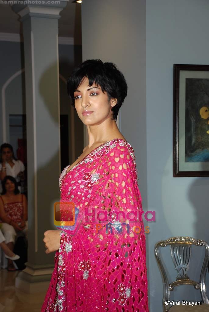 Jesse Randhawa at Adarsh Gill Fashion Show in Colaba on 8th October 2008 