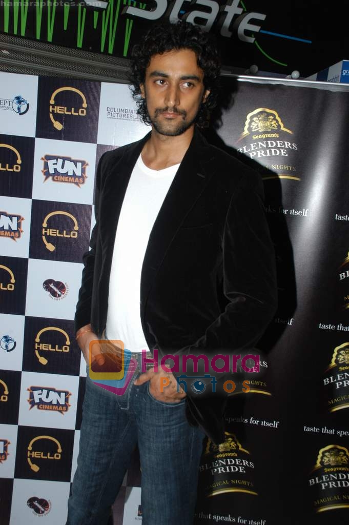 Kunal Kapoor at Hello film premiere in Fun on 9th October 2008 