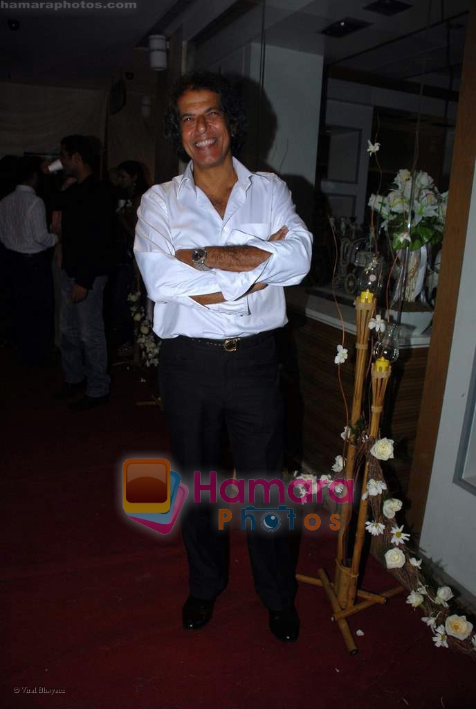 gary lawyer at Priyanka Thakur show in Atria Mall on 11th october 2008