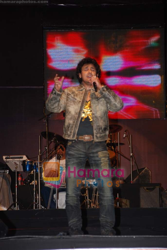 Sonu Nigam in a fusion concert with Jean-Francois Maljean and Niladri Kumar for BEAMS in BMRDA, Bandra on 12th October 2008 