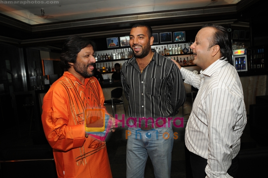 Roop Kumar Rathod, Prince Lakshyaraj, Asif Bhamla at Vie Lounge and Deck in Juhu on 14th October 2008