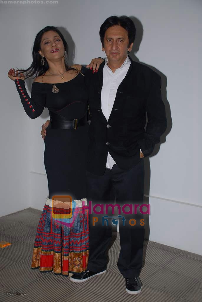 aarti with kailash surendranath at the poison Relaunch Bash on 16th October 2008 