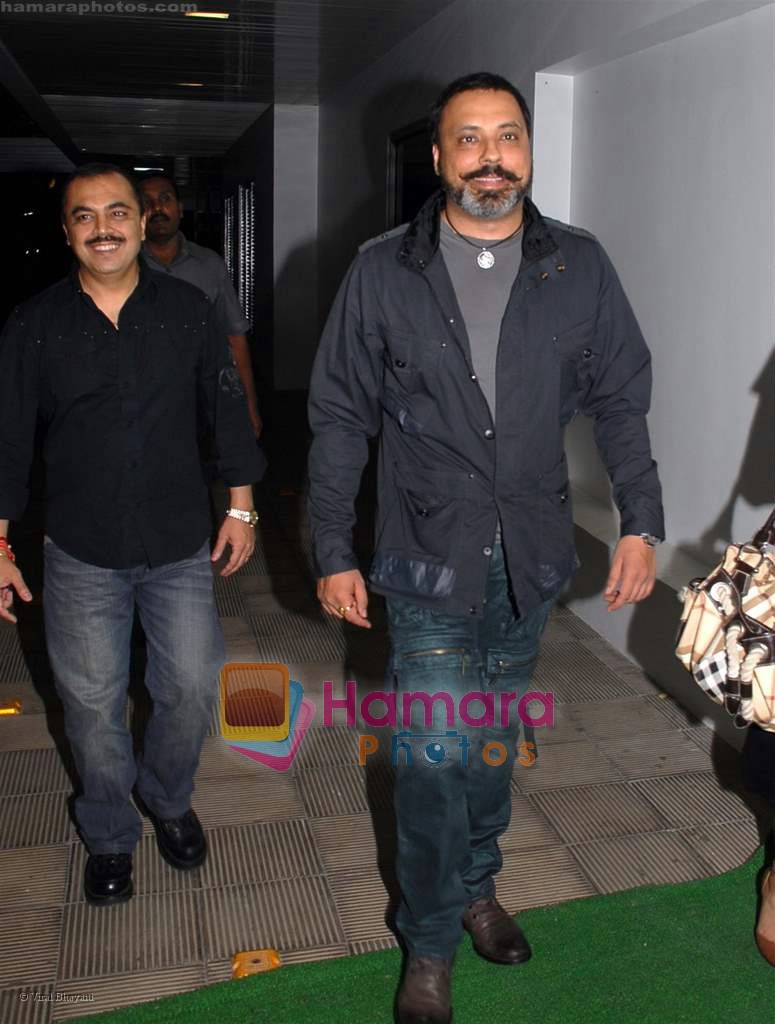 mahesh with bunty walia at the poison Relaunch Bash on 16th October 2008 