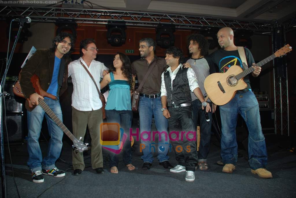 Vinay Pathak, Kailash Kher at Dasvidaniya film music launch in JW Marriott on 16th October 2008 