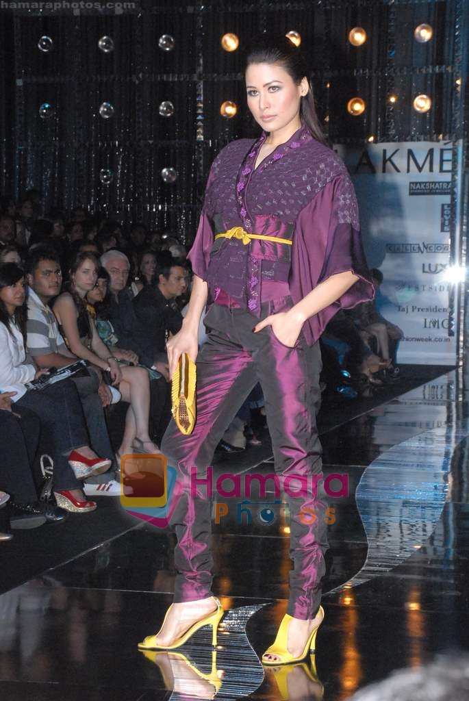Model walk the ramp for Narendra Kumar Ahmed Show at Lakme Fashion Week on 20th October 2008 