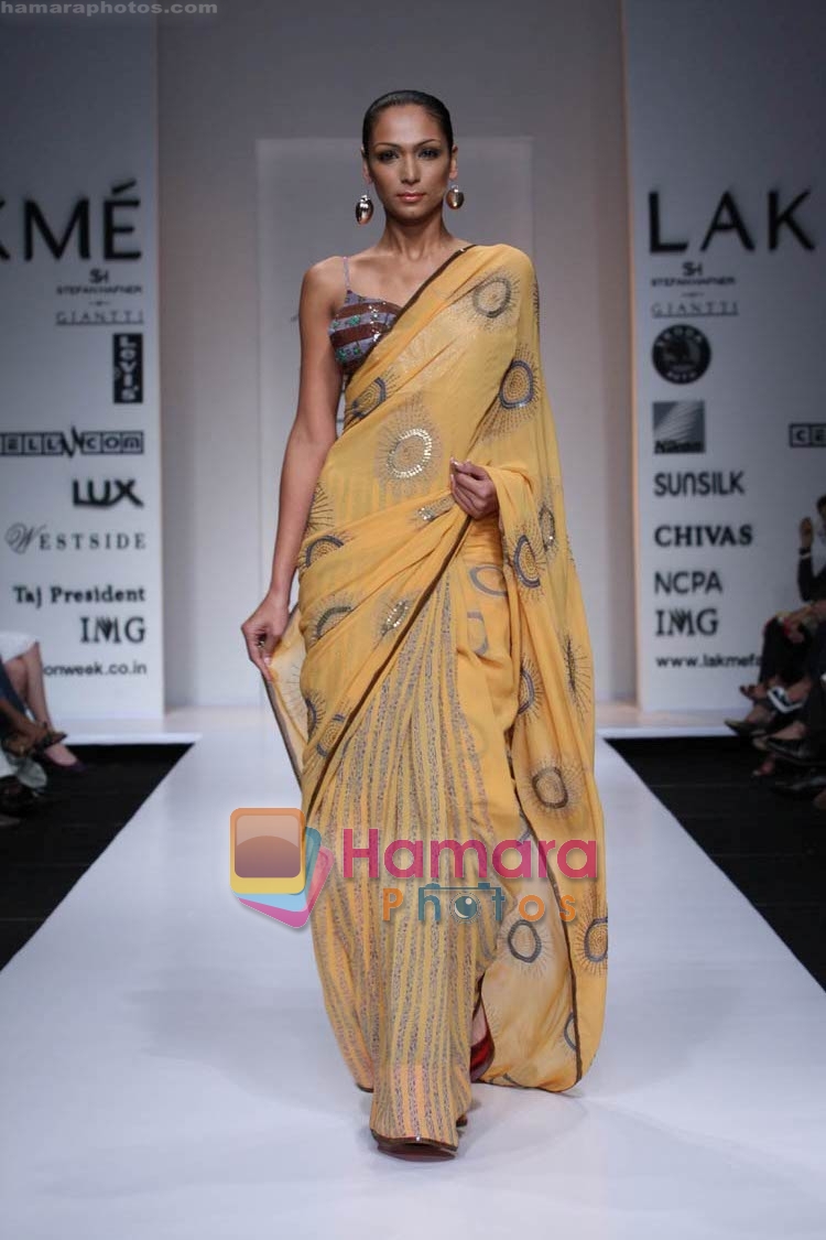 Model walk the ramp for Anupama Dayal's The Gallerina collection at Lakme Fashion Week 