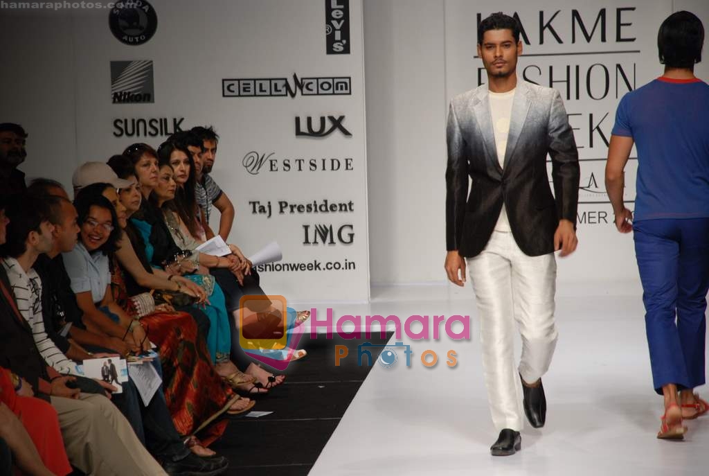 Model walk the ramp for Dev R Nil Kirmani's Show at Lakme Fashion Week 2008 on 23rd October 2008 