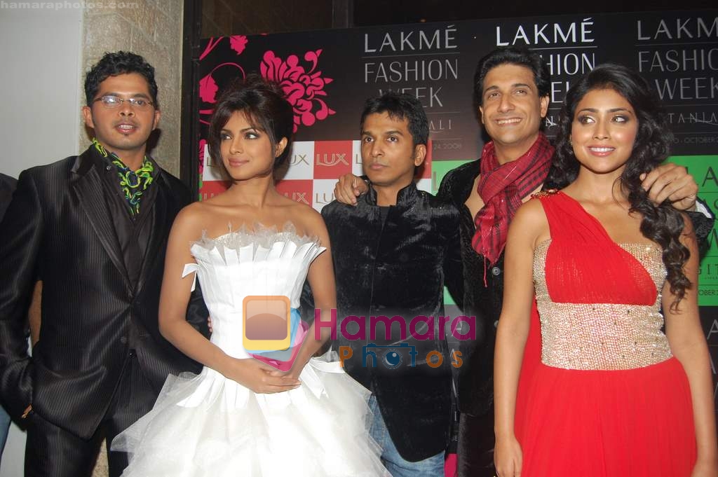 Sreesanth, Priyanka Chopra, Vikram Phadnis, Shiamak Dawar, Shriya Saran at Vikram Phadnis Show at Lakme Fashion Week 2008 on 23rd October 2008 