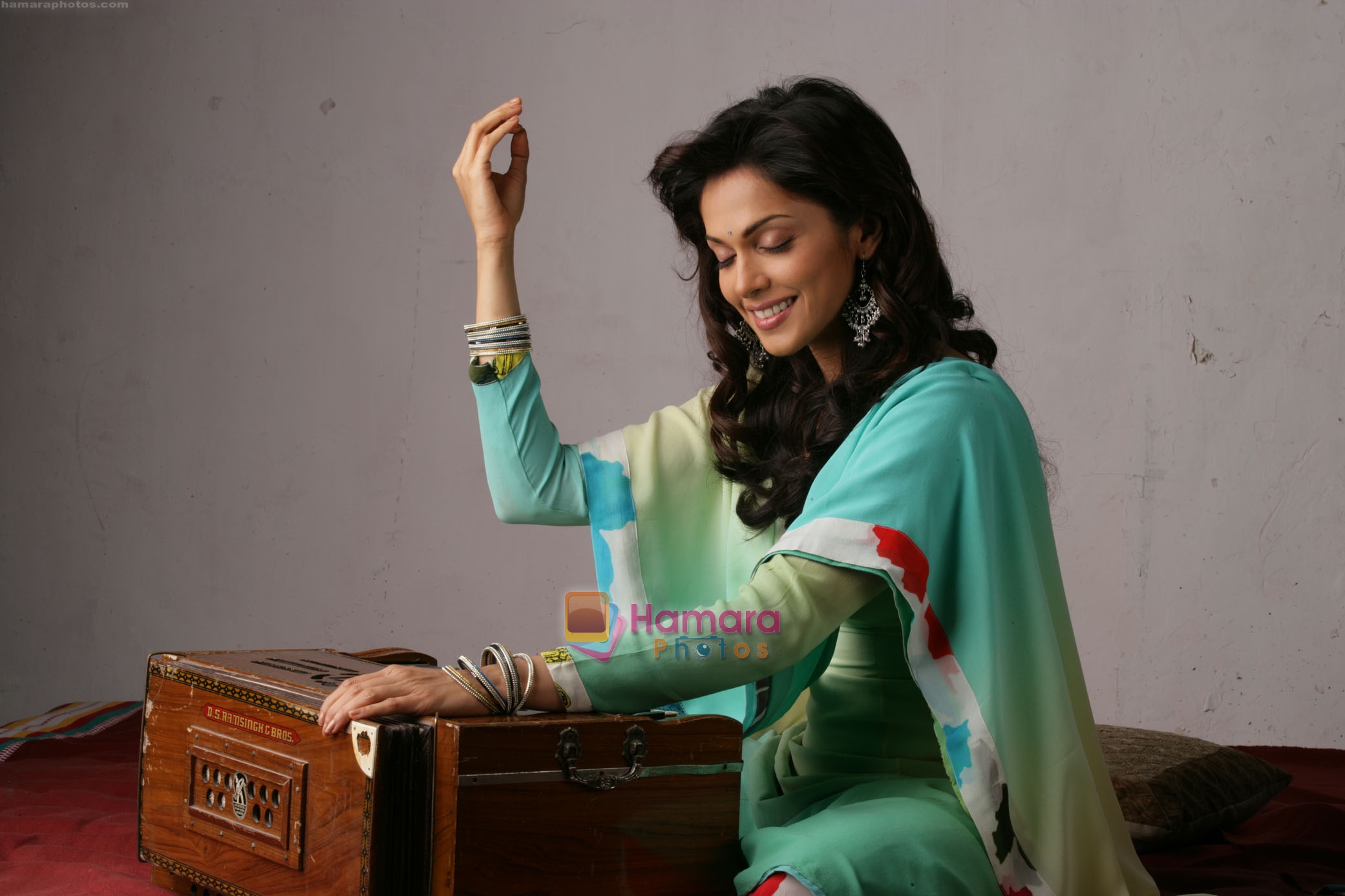 Isha Koppikar in still from the movie Ek Vivaah Aisa Bhi