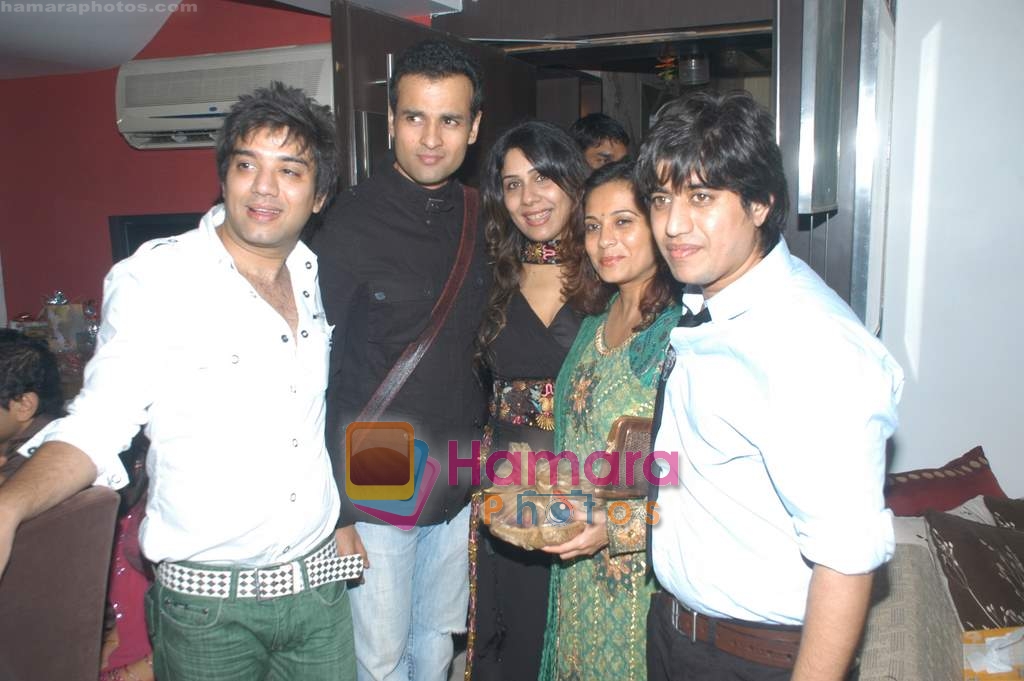Rohit Roy, Manasi Joshi, Harry Anand at Harry Anand's Diwali bash in Lokhandwala on 27th October 2008 