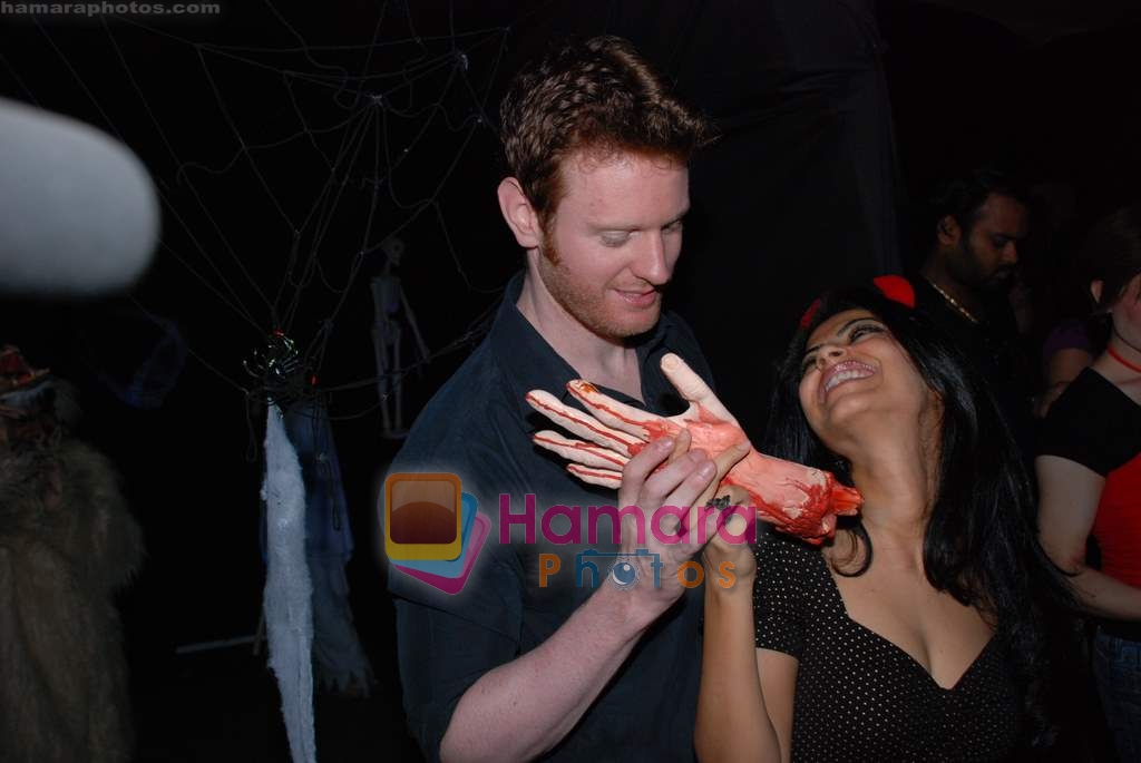 Shweta Keswani, Alex at Halloween bash hosted by Ed Hardy at Vie Lounge on 31st Octoer 2008 