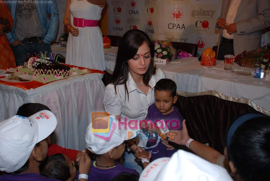 Dia Mirza celebrate Children's Day with cancer affected kids in Phoenix Mills on 13th November 2008 