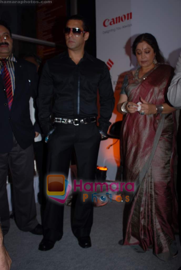Salman Khan, Kirron Kher at Ramnath Goenka Indian Express photo award in Express Towers on 14th November 2008 