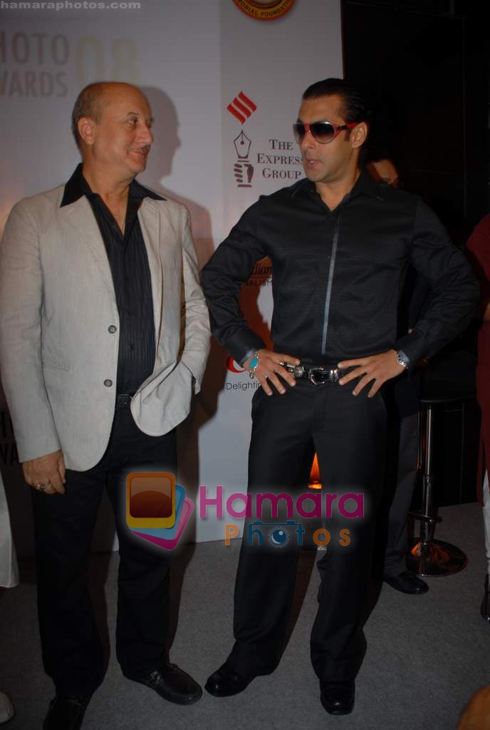 Salman Khan, Anupam Kher at Ramnath Goenka Indian Express photo award in Express Towers on 14th November 2008 