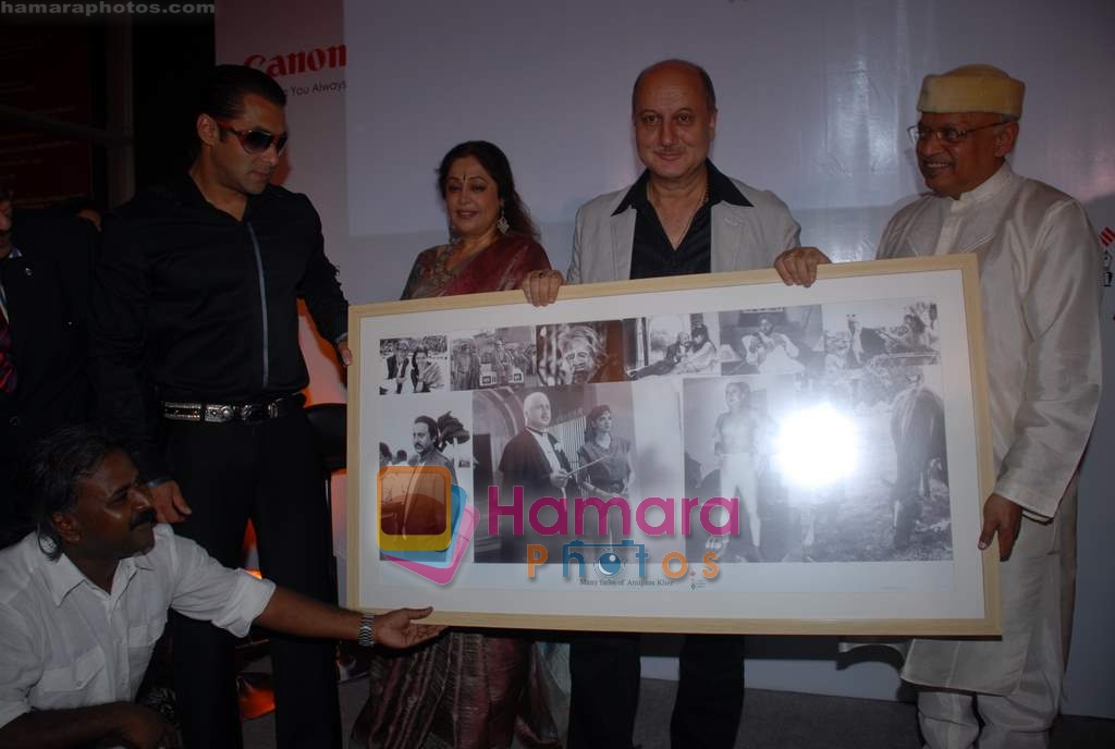 Salman Khan, Kirron Kher, Anupam Kher at Ramnath Goenka Indian Express photo award in Express Towers on 14th November 2008 