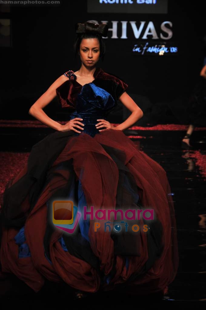 Model wallk the ramp for Rohit Bal at Chivas Fashion tour in Delhi on 19th November 2008