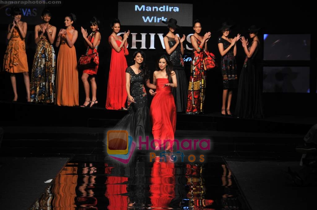 Mugdha Godse wallk the ramp for Mandira Wirk at Chivas Fashion tour in Delhi on 19th November 2008
