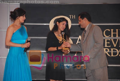 Dia Mirza_Sunidhi Chauhan_Harish Moolchandani Country Head Beam Global Spirits & Wine India Pvt Ltd at the 8th Annual Teacher's Achievement Awards ceremony at ITC, The Maurya in New Delhi on  19th November 2008