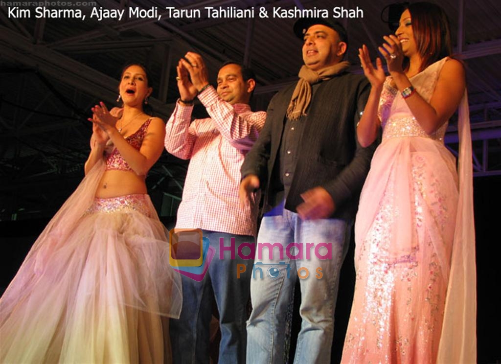 Kim Sharma, Kashmira Shah, Tarun Tahiliani, Ajaay Modi at the Bollwood Fashion Event of Masala Weedings on 23rd November 2008 