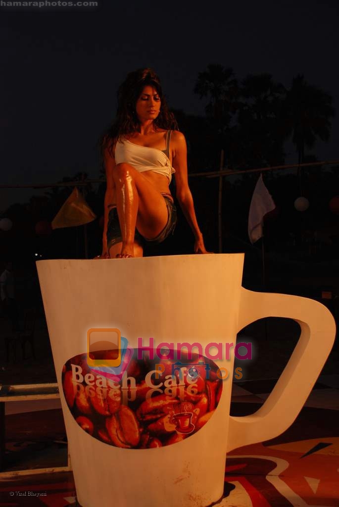 Model Susheel Video Shoot in a coffee cup in Madh on 26th November 2008