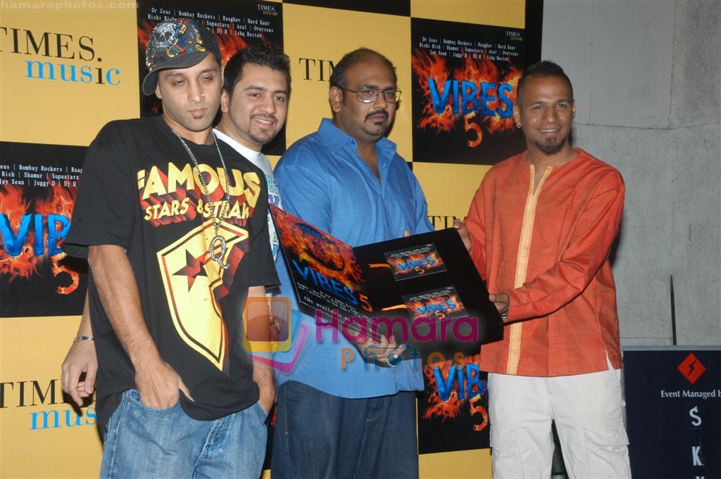 Ishq Bector, Daku Daddy fame at Vibes album launch in Rock Bottom on 28th November 2008 